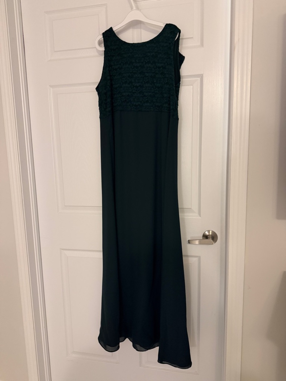 Elegant Sleeveless emerald green Maxi Dress with Textured Bodice